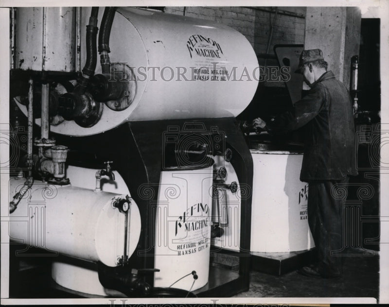 Load image into Gallery viewer, 1948 Press Photo Chicago Louis Gnap, employee of Chicago and Northwestern RR
