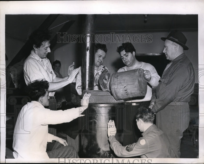 Load image into Gallery viewer, 1945 Press Photo Camp Simms Dominick Lupo, A. Schuman, John Gaddini, Al
