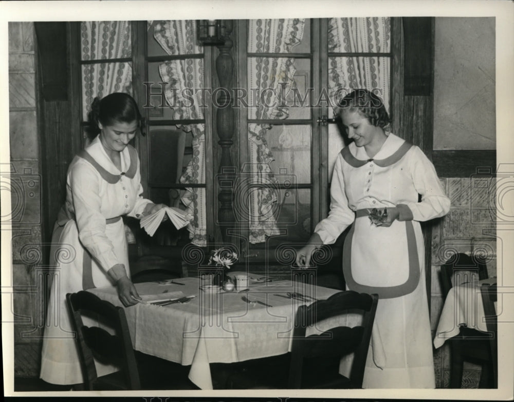 1938 Press Photo Marjorie Davis and Dorothy Francis