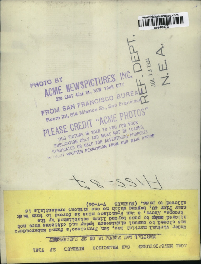 1934 Press Photo A soldier stands guard outside Embarcadero not allowing tourist