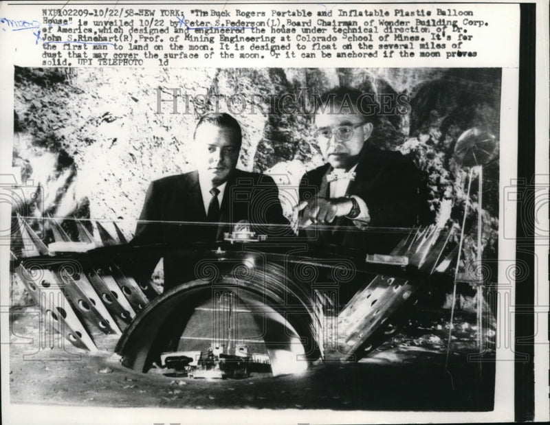 Load image into Gallery viewer, 1958 Press Photo Peter S. Pederson, John S. Rinehart Show Floating Moon House
