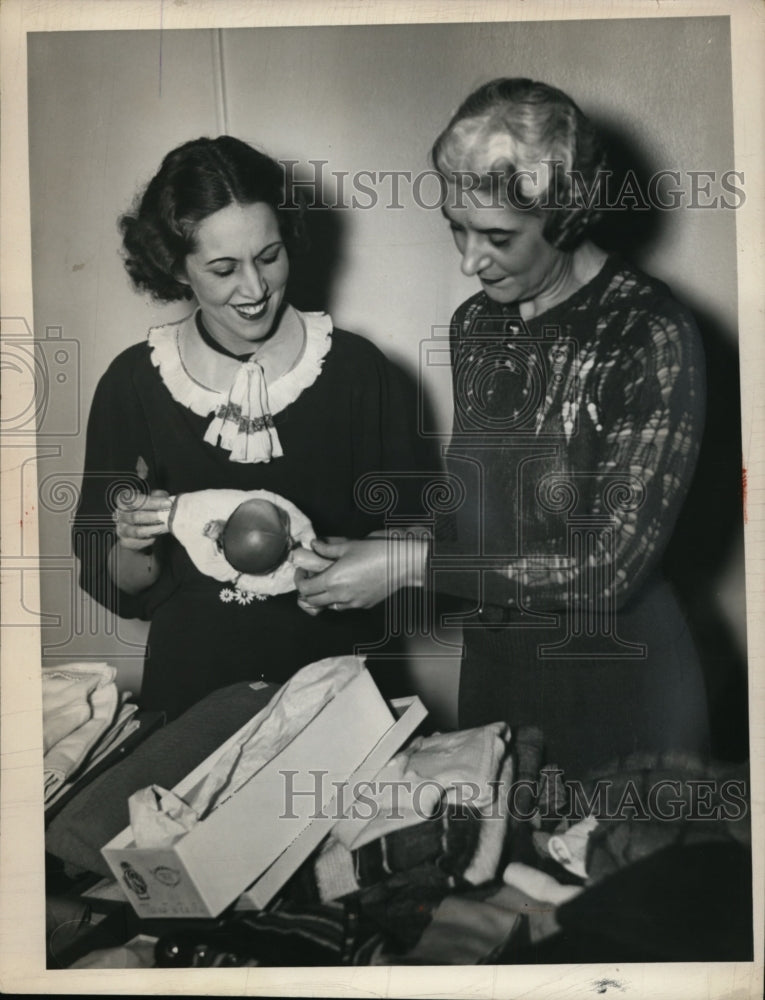 1936 Press Photo Scene at Press Christmas headquarters.- Historic Images