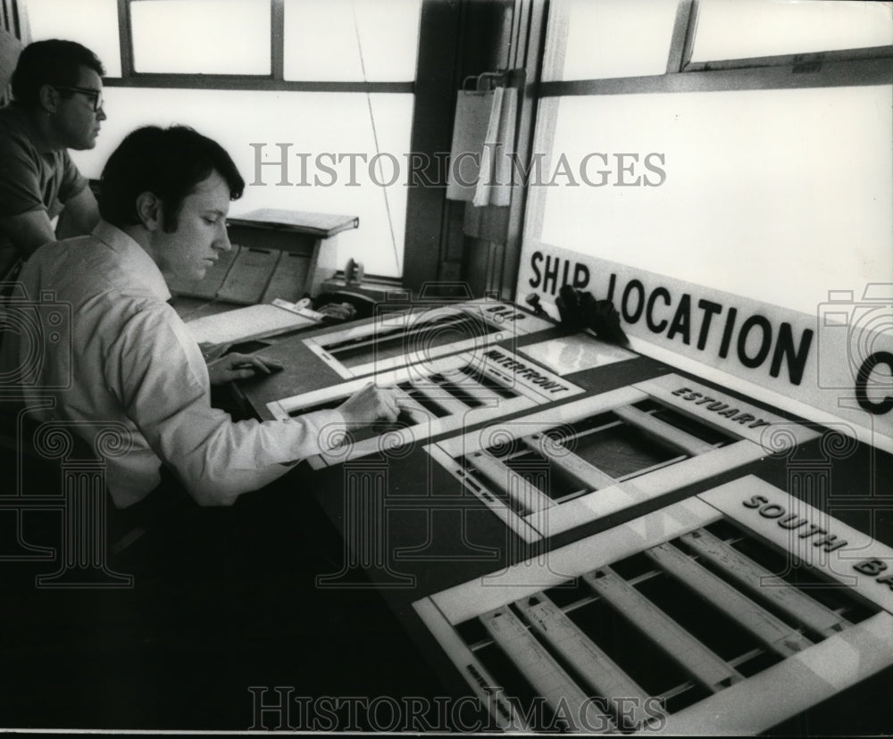 1967 Press Photo Leonard Silva, Reporter Ramon Conteras Ship Lookout Station San