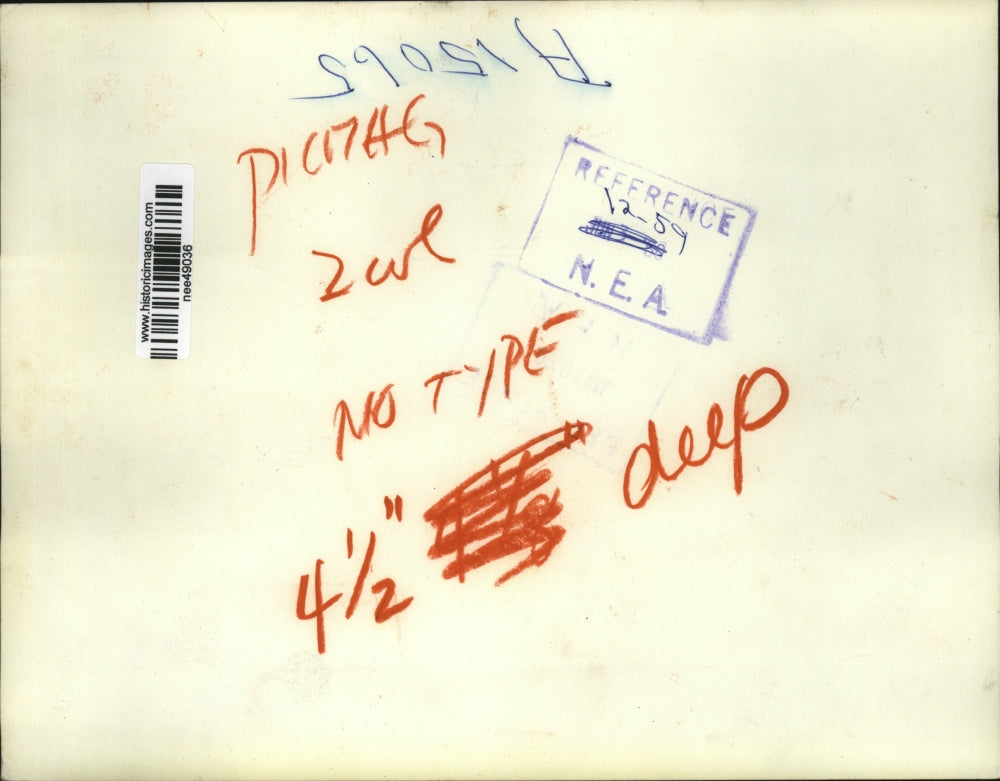 1959 Press Photo Gov. Rockefeller Tells Reporters He Will Not Seek Presidency