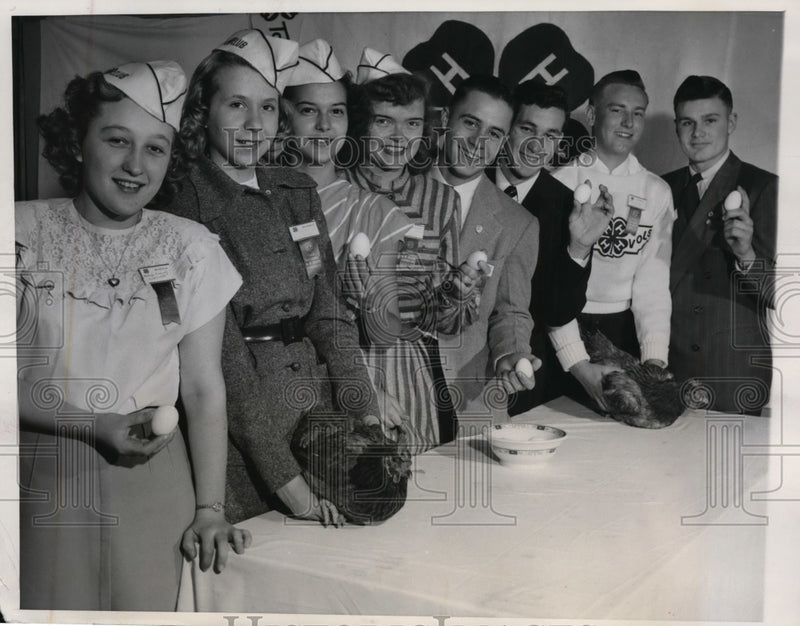 Load image into Gallery viewer, 1948 Press Photo $-H Club Members Win Poultry Contest - nee49078
