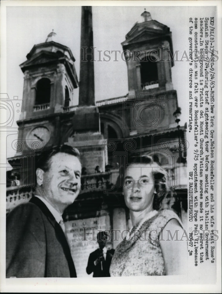 Load image into Gallery viewer, 1963 Press Photo Governor Nelson Rockefeller &amp; Wife Visit Rome's Spanish Steps

