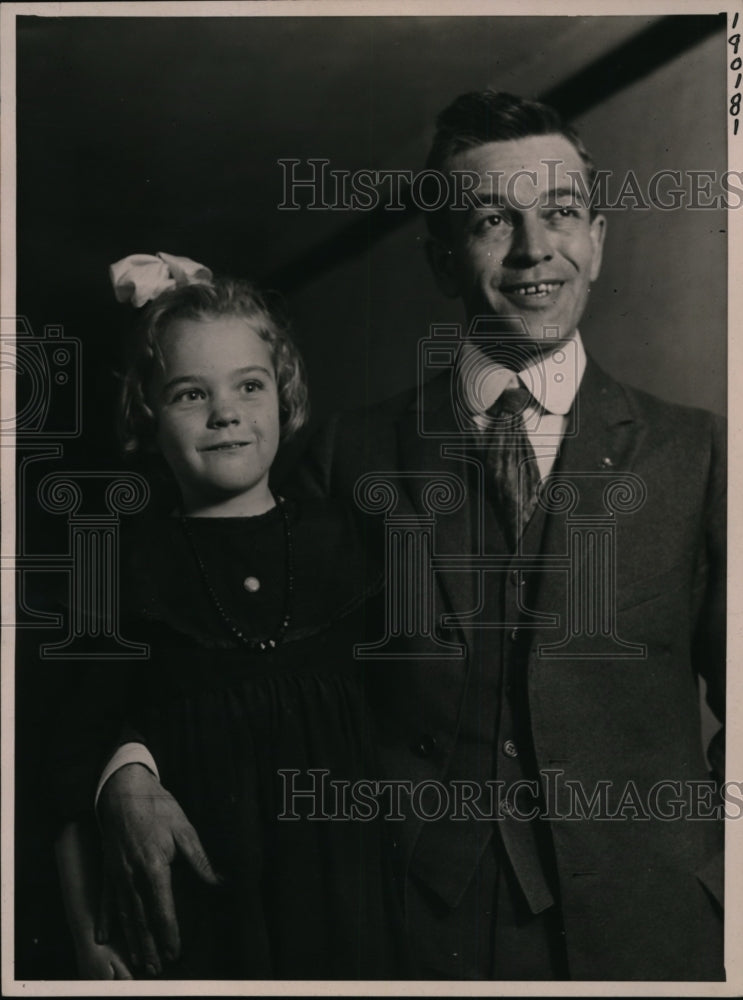 1922 Press Photo C. E. Spencer Bank Manager & His Daughter Mary Ellen