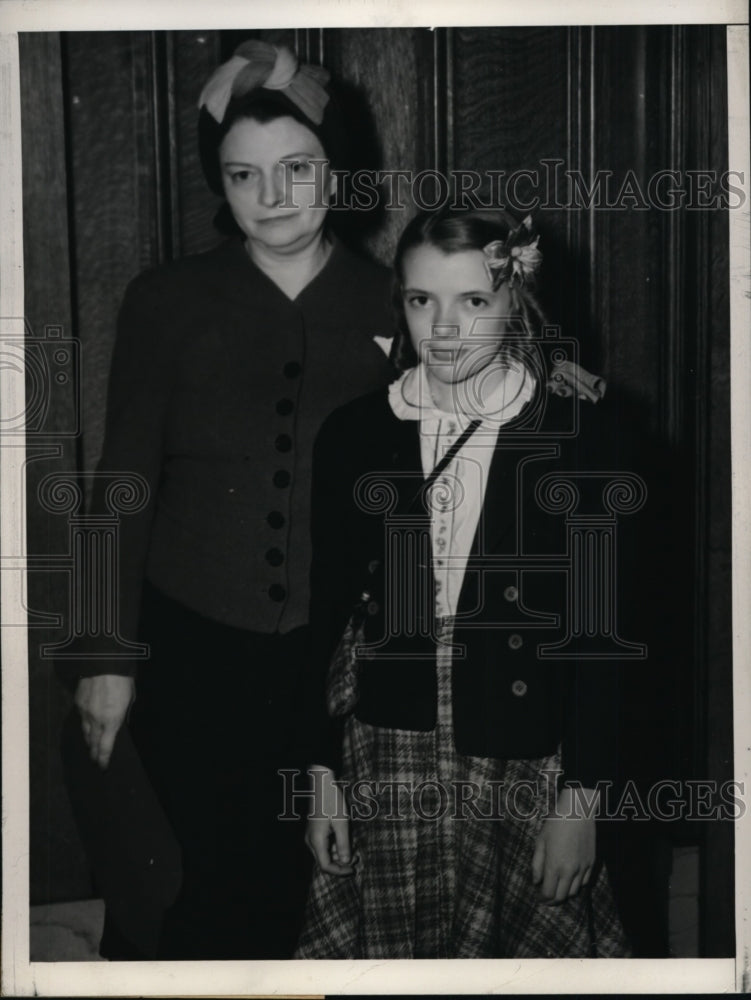 1942 Press Photo Custody Battle For Sally June Nicholson - nee49338