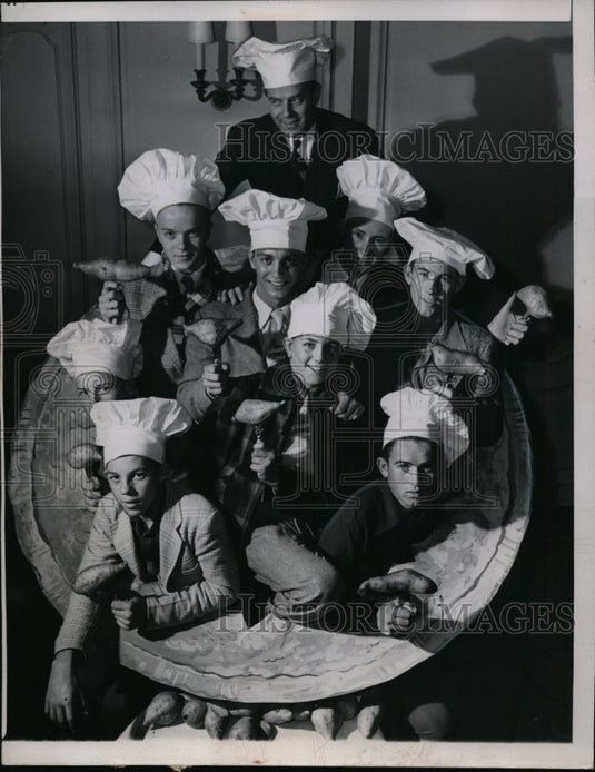 1948 Press Photo Chicago A 1,000 mile marketing safari ended here .