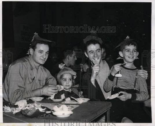 1946 Press Photo Hospitalized veterans at Valley Forge Hospital Christmas Party