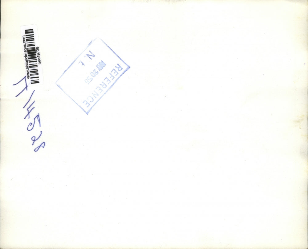 1955 Press Photo Gov.Averell Harriman read headlines in Albany Kinkerbocker News