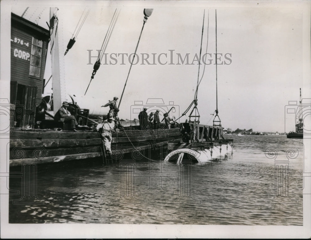 1936 Press Photo Submarine work is necessary in laying sections of sewer pipe.
