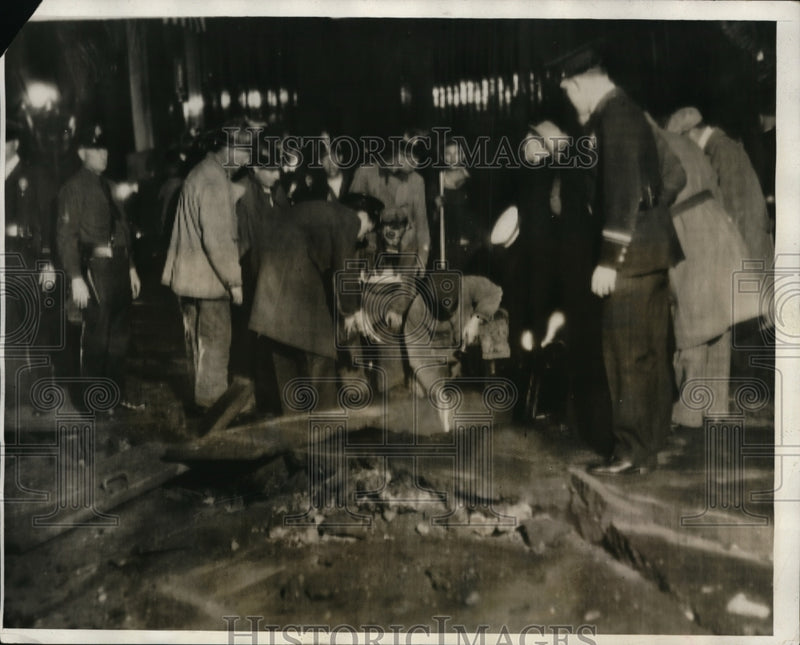 Load image into Gallery viewer, 1931 Press Photo Sewer Gas Believed to Have Caused Explosion at Theater in LA
