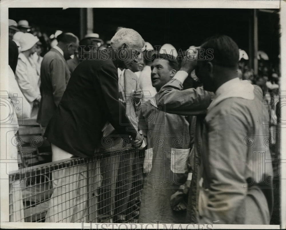 1933 Press Photo Yale English professor William Lyon Phelps greets old students- Historic Images