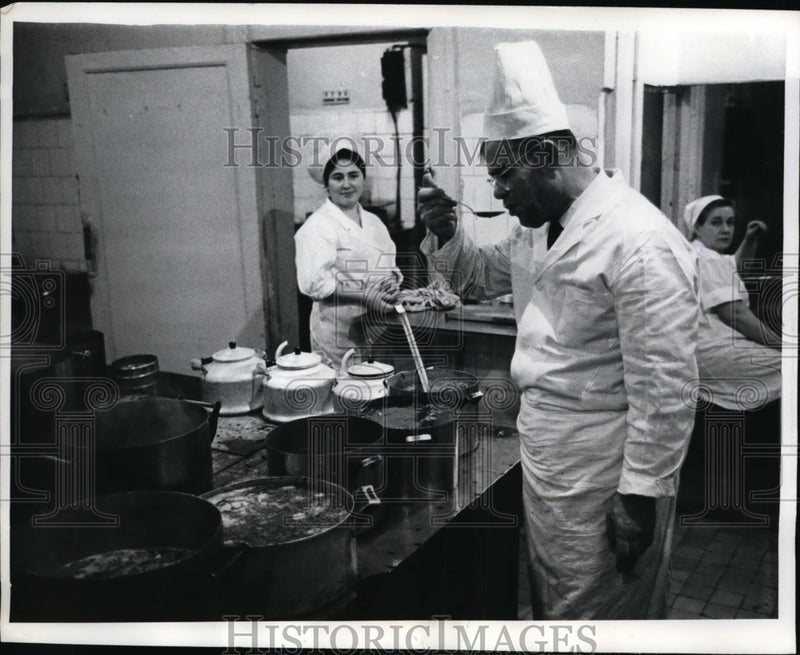 Load image into Gallery viewer, 1969 Press Photo Baku Restaurant Chef Kalatahchan taste the soup be it is served
