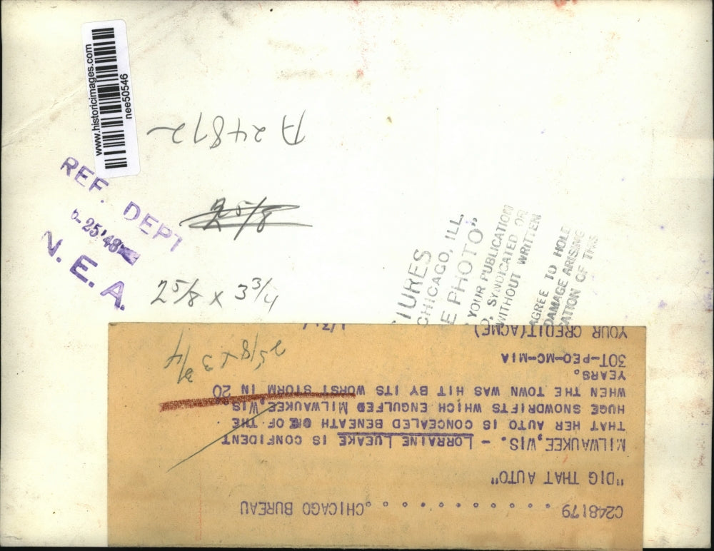 1948 Press Photo Lorraine Lueake dig her auto covered with snow in Milwaukee Wis