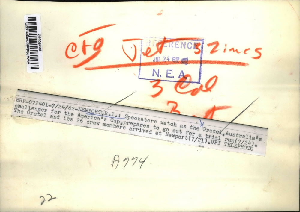 1962 Press Photo People Watch as Gretel Australian Challenger in America's Cup