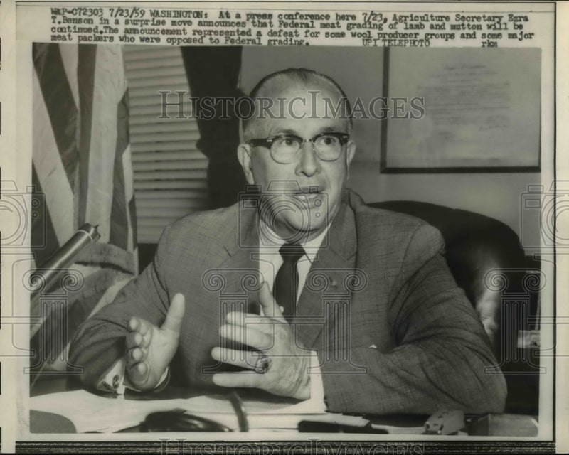 Load image into Gallery viewer, 1959 Press Photo Secretary of Agriculture Ezra Taft Benson at Press Conference
