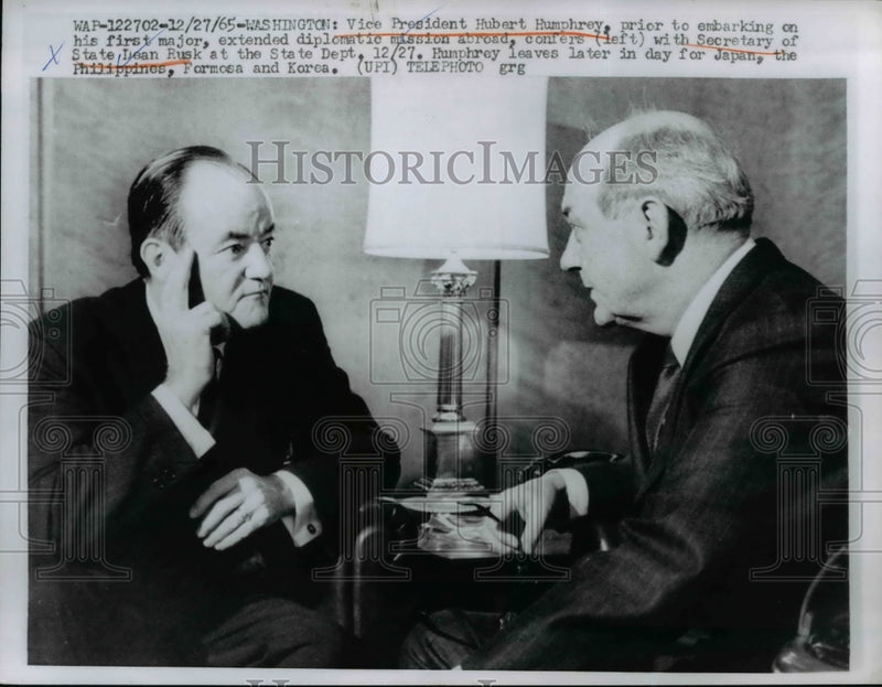 Load image into Gallery viewer, 1965 Press Photo Wash DC VP Hubert Humphrey Sec of State Dean Rusk - nee51072
