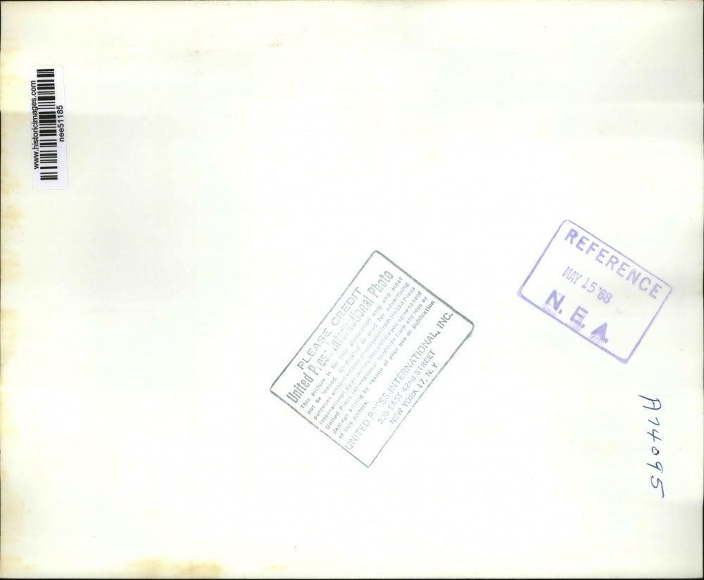 1968 Press Photo Vice President Hubert Humphrey Cuts Ribbon Opening Job Fair