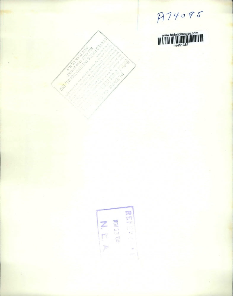 1968 Press Photo Hubert Humphrey waves at Democratic Supporters Minneapolis