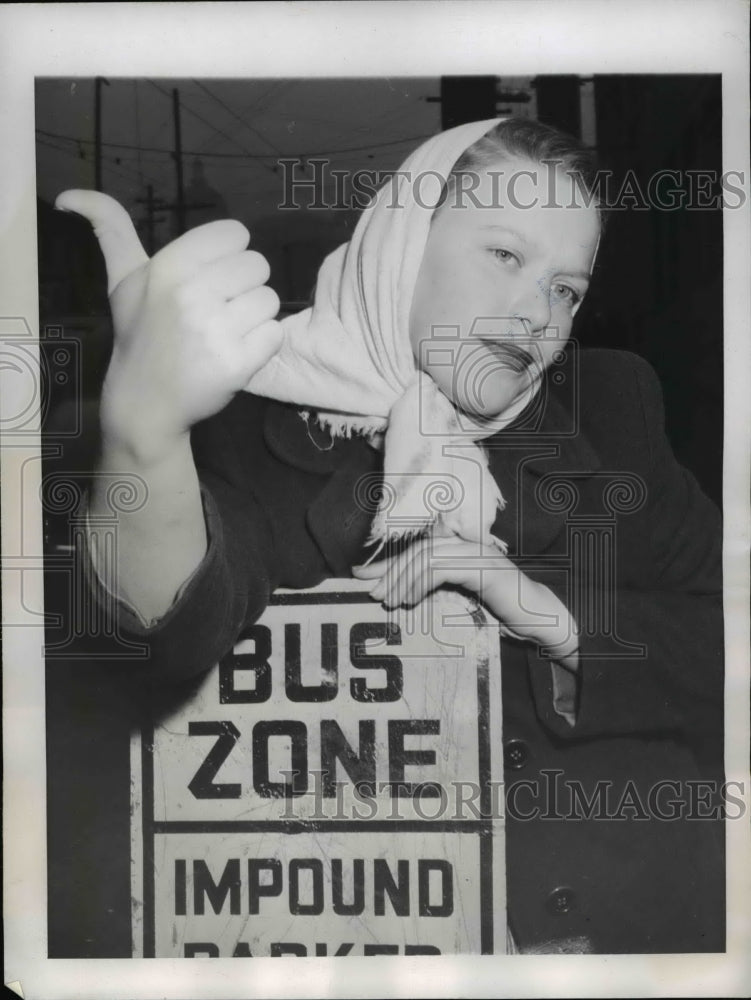 1946 Press Photo Kathryn Gustafson in Bus Strike Seattle Wash. - nee51492- Historic Images