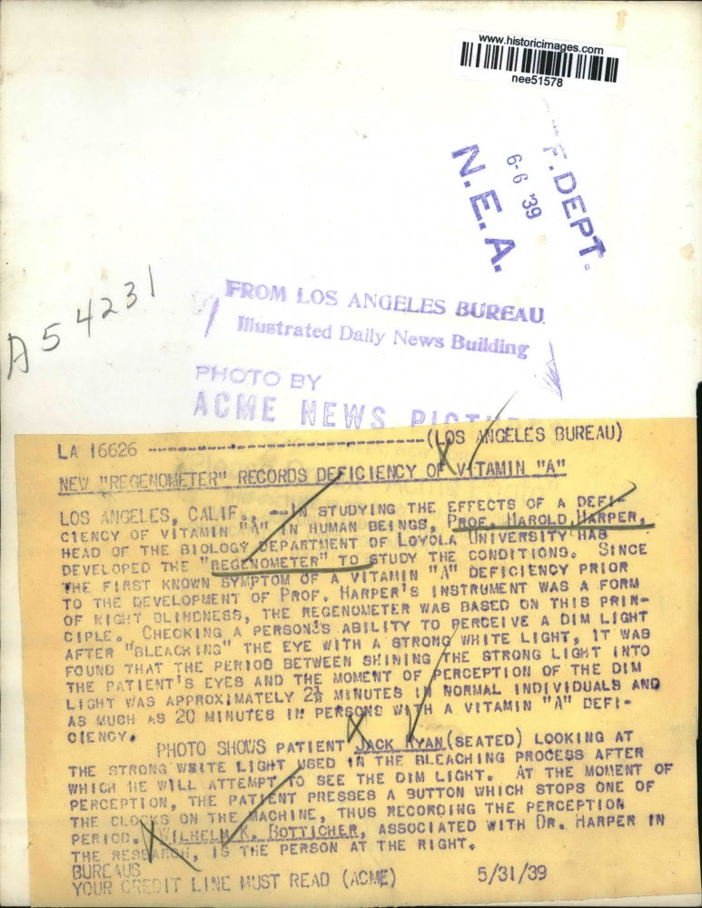 1939 Press Photo Jack Ryan and Wilhelm K. Botticher with a regenometer.