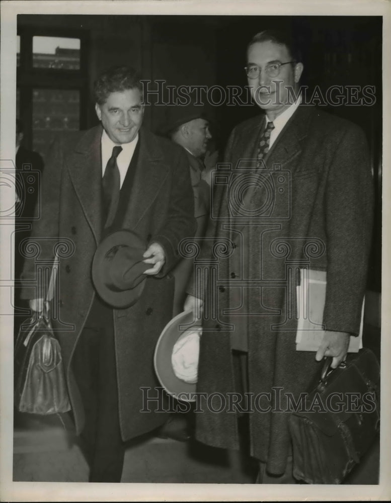 Load image into Gallery viewer, 1951 Press Photo Gov. Laucshe &amp; senator Kefauver Senate Crime - nee51730

