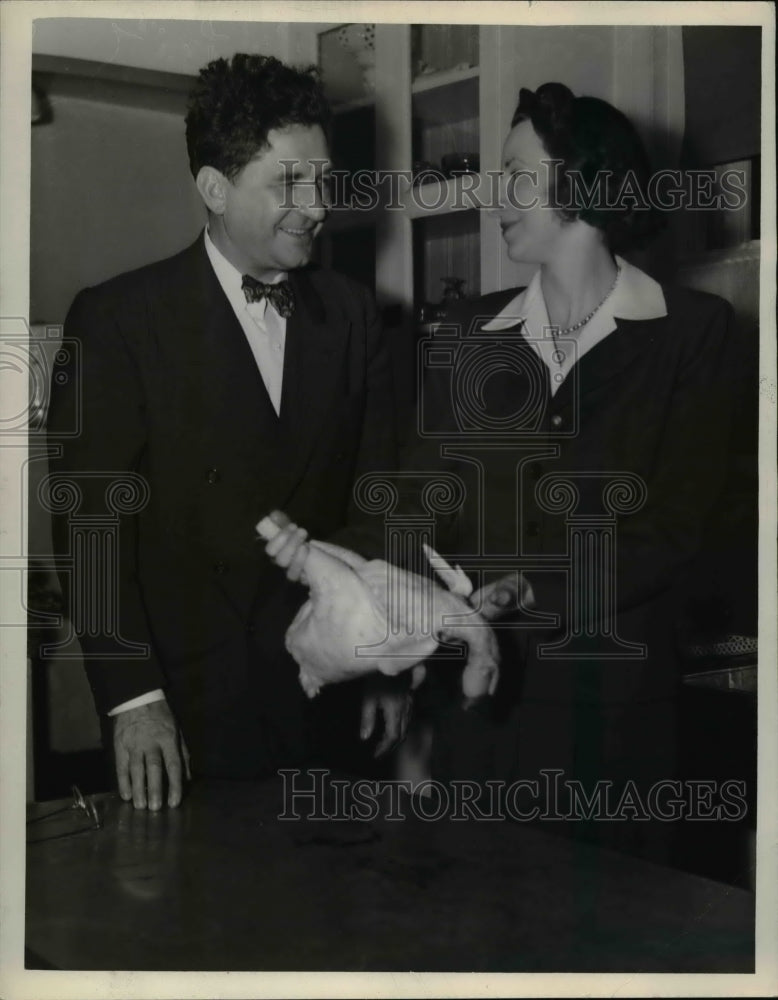 1945 Press Photo Man With Woman Holding Small Chicken - nee51775