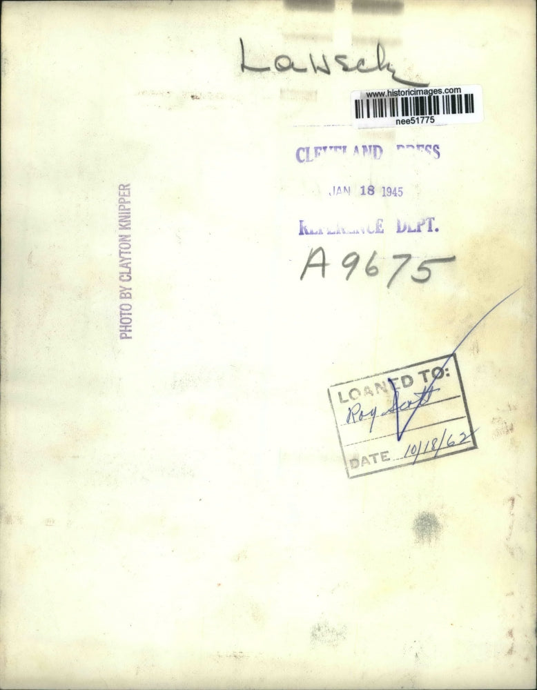 1945 Press Photo Man With Woman Holding Small Chicken - nee51775