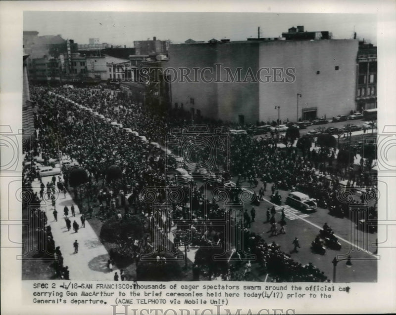 Load image into Gallery viewer, 1951 Press Photo General Douglas MacArthur &amp; Wife in San Francisco Parade Crowds
