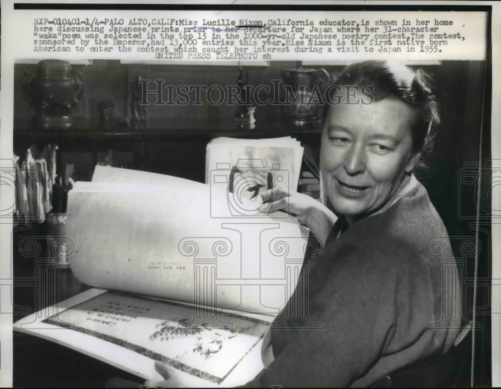 1967 Press Photo Ms. Lucille Nixon discussing Japanese Prints in her home