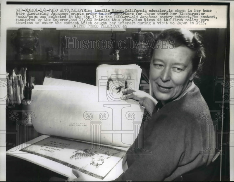 Load image into Gallery viewer, 1967 Press Photo Ms. Lucille Nixon discussing Japanese Prints in her home
