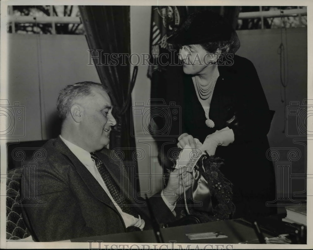 1940 Press Photo President Roosevelt Leila L Morse Telegraph Postage Stamps- Historic Images