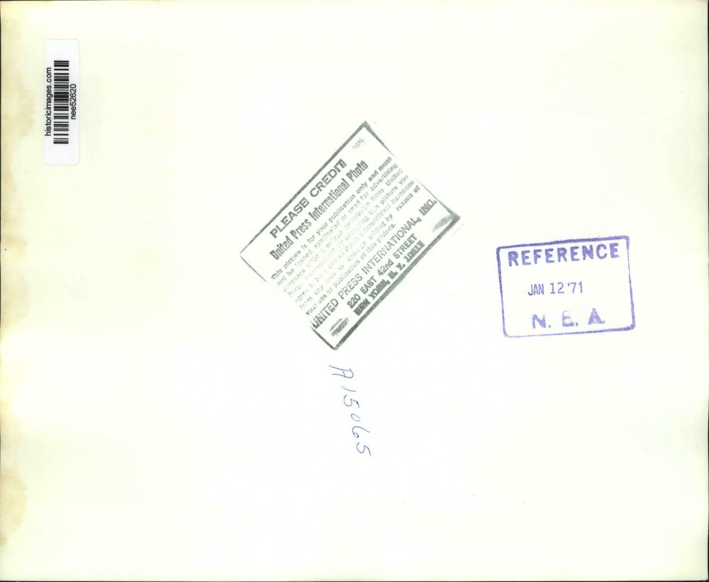 1971 Press Photo New York Governor Nelson Rockefeller Raises Hands for Ovation