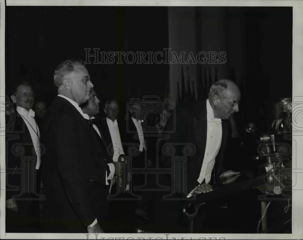 1935 Press Photo President Franklin Roosevelt & Secretary Cummins