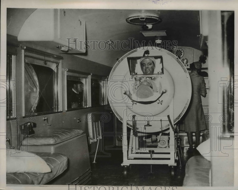 Load image into Gallery viewer, 1939 Press Photo Fred Smite inside medical machine with nurse in background
