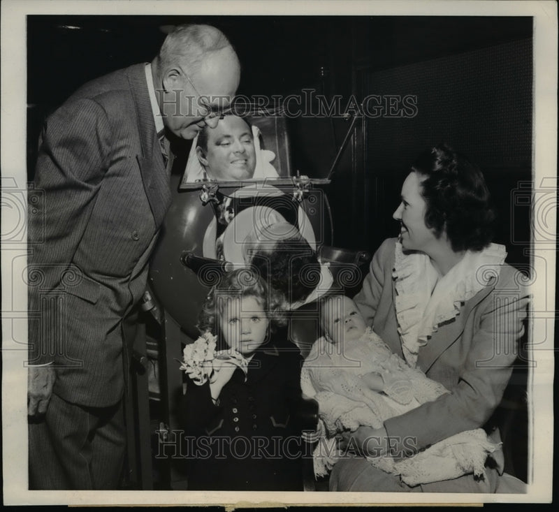 Load image into Gallery viewer, 1943 Press Photo Frederick Snite Jr. first public photograph with his Family.
