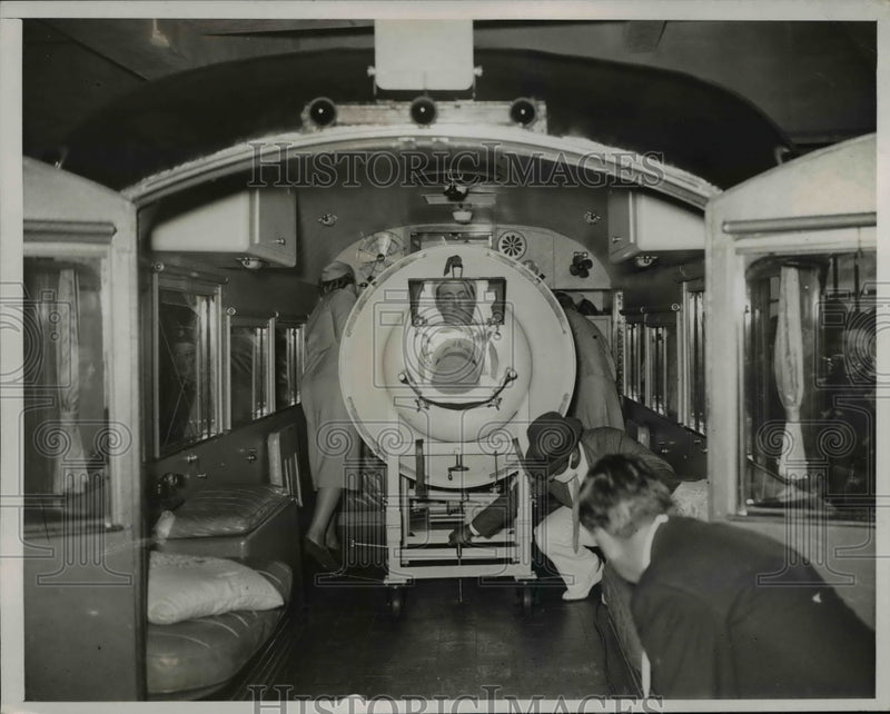 Load image into Gallery viewer, 1939 Press Photo Frederick Snite inside a Negative Pressure Ventilator
