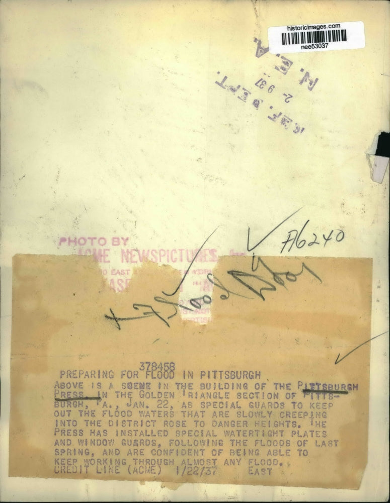 1937 Press Photo Pittsburg Press guards keep out the floods waters in the Bldg.