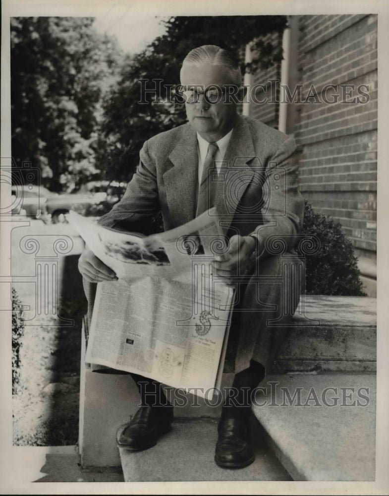 1954 Press Photo Robert Stevens, Secretary of the Army at Quantico.- Historic Images