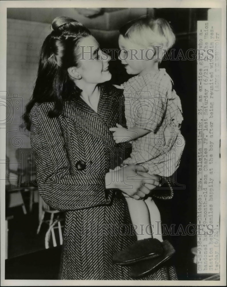 Load image into Gallery viewer, 1947 Press Photo Mrs. Veletta Wilmink, ex-dice girl Charles Jr, at Chicago Union
