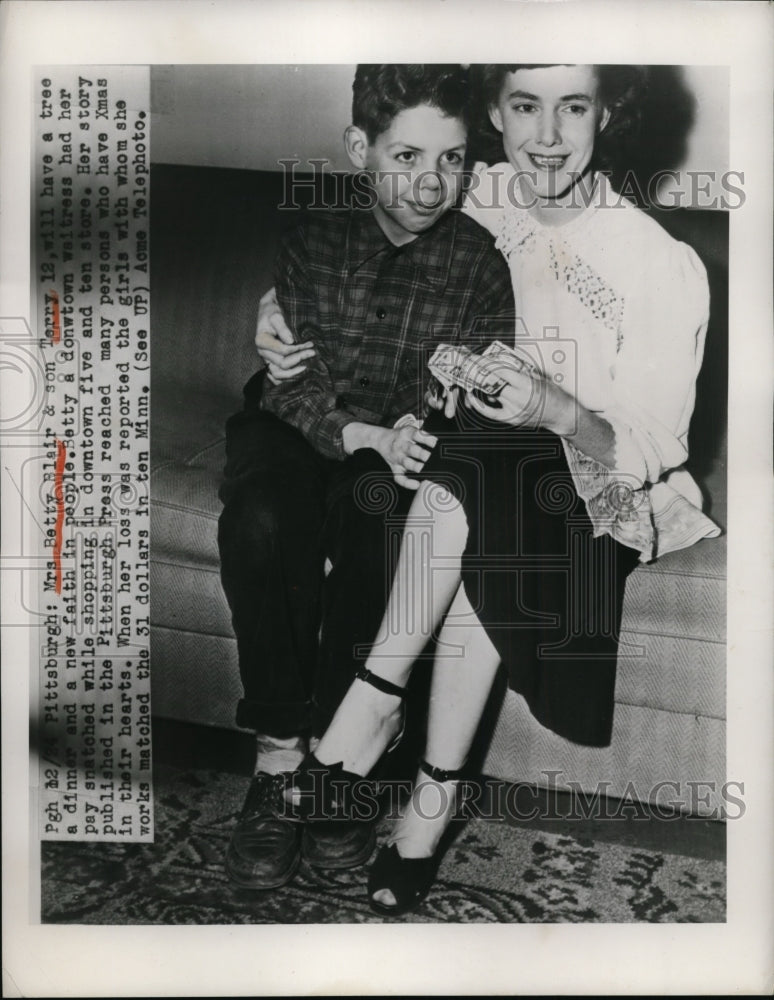 Load image into Gallery viewer, 1950 Press Photo Mrs. Betty Blair, son Terry money lost citizens replaced
