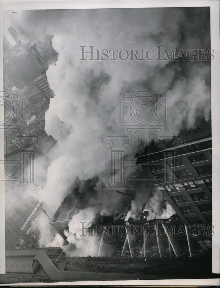 1951 Press Photo Chicago an overhead view shows huge clouds of smoke.