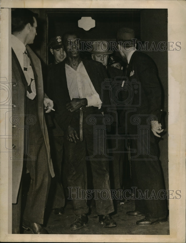 1946 Press Photo Tobe Haynes in Police Custody After Nashville Shooting