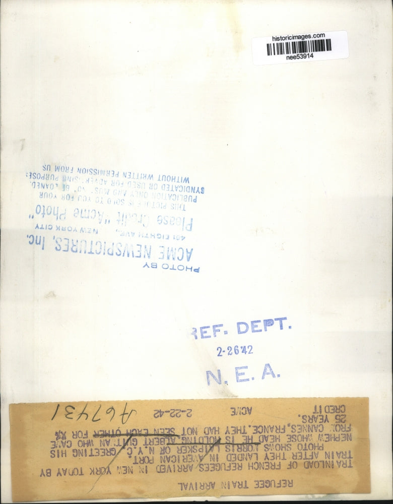 1942 Press Photo French refugees arrive NY, Norris Laipsker meets Albert Guitman