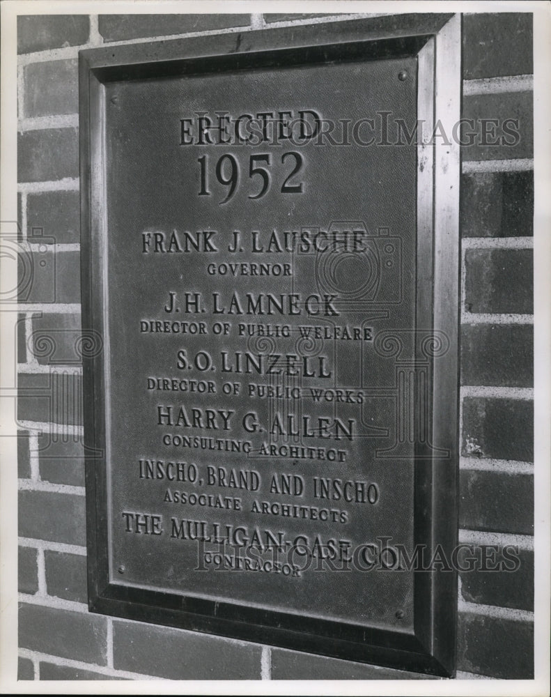 1962 Press Photo Bronze Plaque at North Building, Columbus Ohio - nee53976