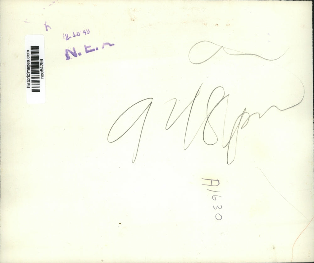 1949 Press Photo Denver- 3 small children and parents trapped in home.