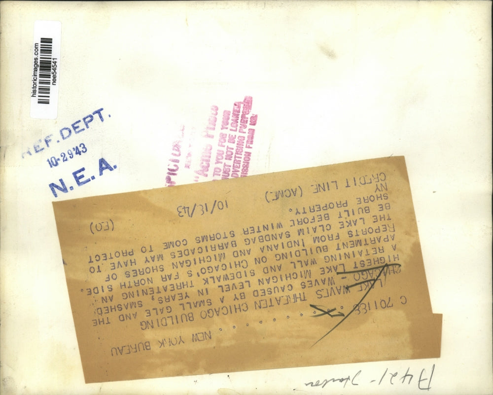 1943 Press Photo Waves Caused by Gale Threaten Apartment Lake Michigan Chicago