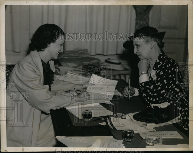 Load image into Gallery viewer, 1936 Press Photo Miss Frances Birmingham &amp; Mrs. Flora Etter On Eve Of Convention
